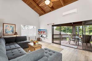 Spacious air-conditioned family room, which opens onto a lanai
