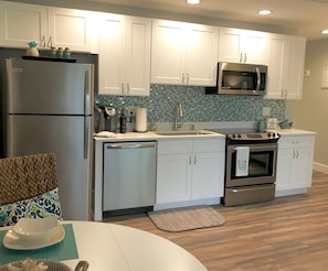 Gorgeous fully stocked kitchen!