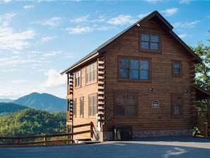 Appalachian Villa  - Luxury Log cabin