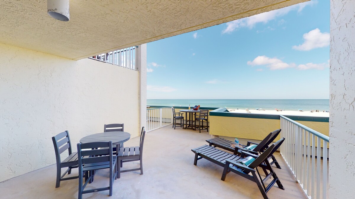 Remodeled Beachfront 1 Bed w/ Beautiful Gulf Views!