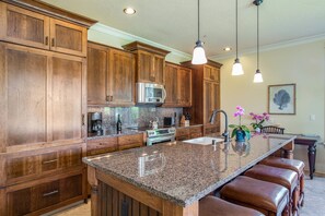Cook dinner for the entire family in our fully equipped gourmet kitchen.