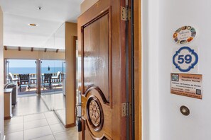 H159 - Entrance