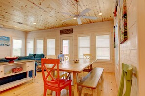 Living Area - Dining area with ceiling fan