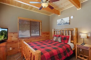 Rimfire Refuge ~ bedroom #1 on main level w/ queen bed