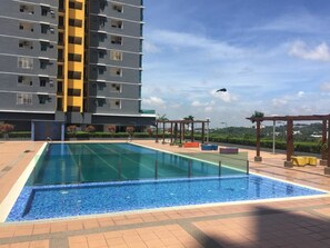 Infinity pool