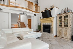 CC139: Il Destino | Mid Level Living Area