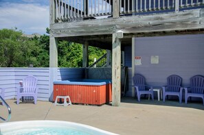 OSL05: Lion on the Sand | Pool Area Hot Tub