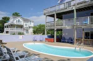 OSL05: Lion on the Sand | Pool Area