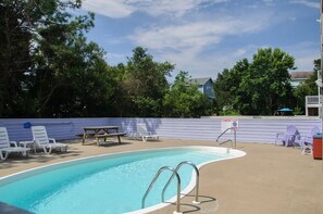 OSL05: Lion on the Sand | Pool Area