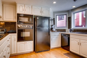 Full kitchen - Park City Lodging-Motherlode 3