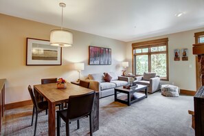 Furniture, Indoors, Living Room, Couch, Table