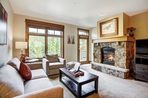 Furniture, Indoors, Living Room, Couch, Fireplace