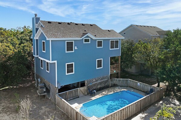 OSI05: Starfish Sands | Back Exterior