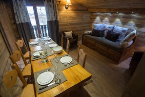 Salon séjour appartement bois montagne décoration La Bresse