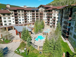 Passage Point offers a great backyard area with multiple hot tubs.