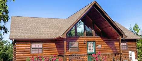 RUSTIC ROMANCE .. A rustic luxury cabin with a beautiful mountain sunset view.