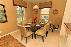 03_Dining_Area_0921.jpg