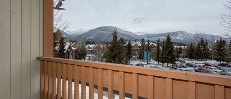 Outdoor deck