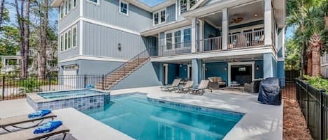 gorgeous pool area with seating for 20