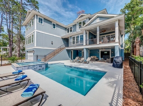 gorgeous pool area with seating for 20