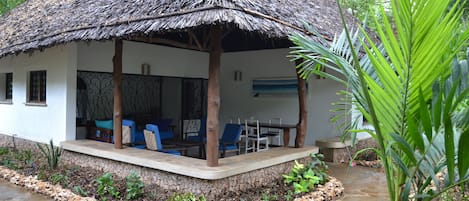 Cottages made from local materials blend into the lush garden. Peace and quiet.