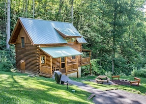 Darling cabin in the Smoky Mountains
