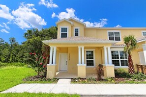 01_Front_of_Home_0721.jpg