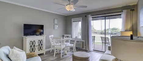 Ocean Dunes Villa 119 - Living area - This beautifully decorated Oceanfront villa has been totally renovated.