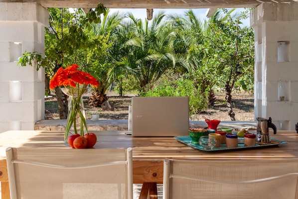 Outdoor dining