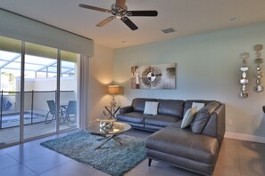 05_sofa_withPool_View_1221.jpg