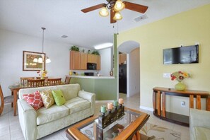 11-Family Room2.jpg