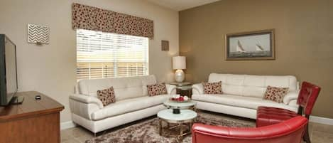 1Family Room-3201.jpg