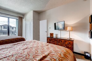 Two queen beds flat screen TV - Park City Lodging-Edelweiss 113B