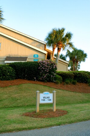 Great location in the Lakeview section of Seascape. Right across from the beach!
