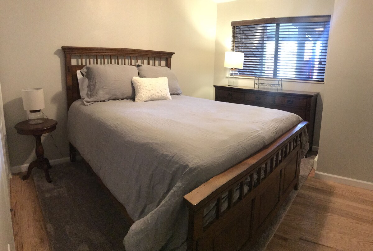 Walk to Main Street – 4 Bed 3 Bath Sleeps 11 – Close to Copper/Breck/Keystone