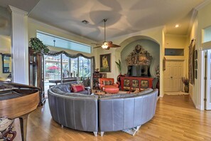 Ample contemporary furnishings allow up to 6 guests to relax in comfort.