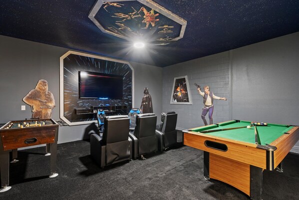 Game Room Star Wars
70" Roku TV - PS4