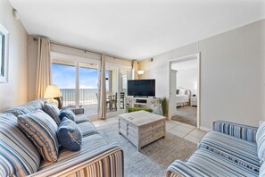 1 Castaways 5A Living Room