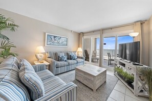 2 Castaways 5A Living Room