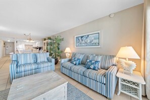 3 Castaways 5A Living Room