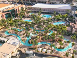 Access to the MGM Grand 5 pools in season