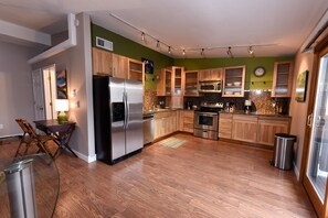 Plenty of room to prep meals and plenty of dishes/utensils. 