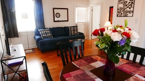 Living room and dining room for 4.