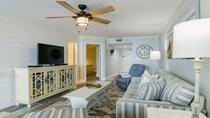 Phoenix VI 402 Living room