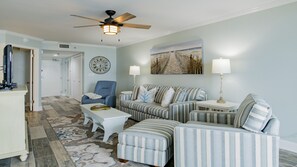Phoenix VI 402 Living room