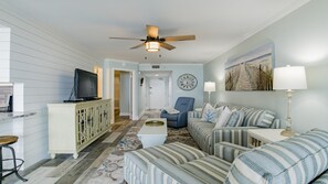 Phoenix VI 402 Living room