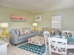 Kitchen Table & Family Room