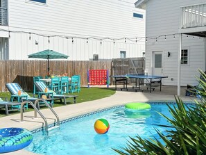 The backyard is the real star of the show here, with a huge pool and plenty of lounge space.