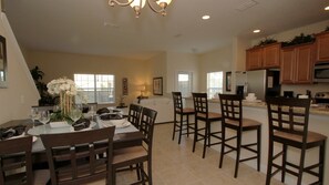 Dining/Breakfast Bar