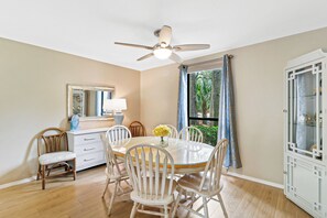 Seascape Villa 3009 - Dining Area